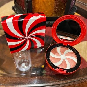 MAC Hyper Real Glow Duo Highlighter